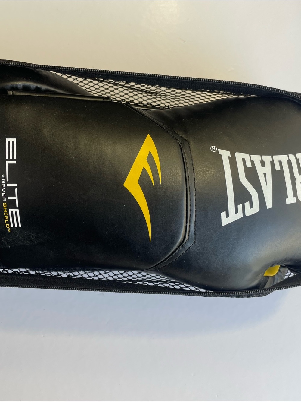 Everlast Elite Prostyle 16 oz Boxing Training Gloves with Case - Black/Gold